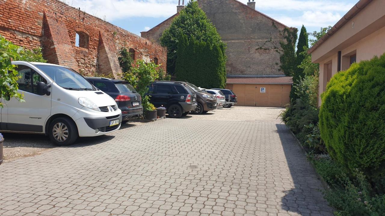 Penzion U Vlku Valtice Dış mekan fotoğraf