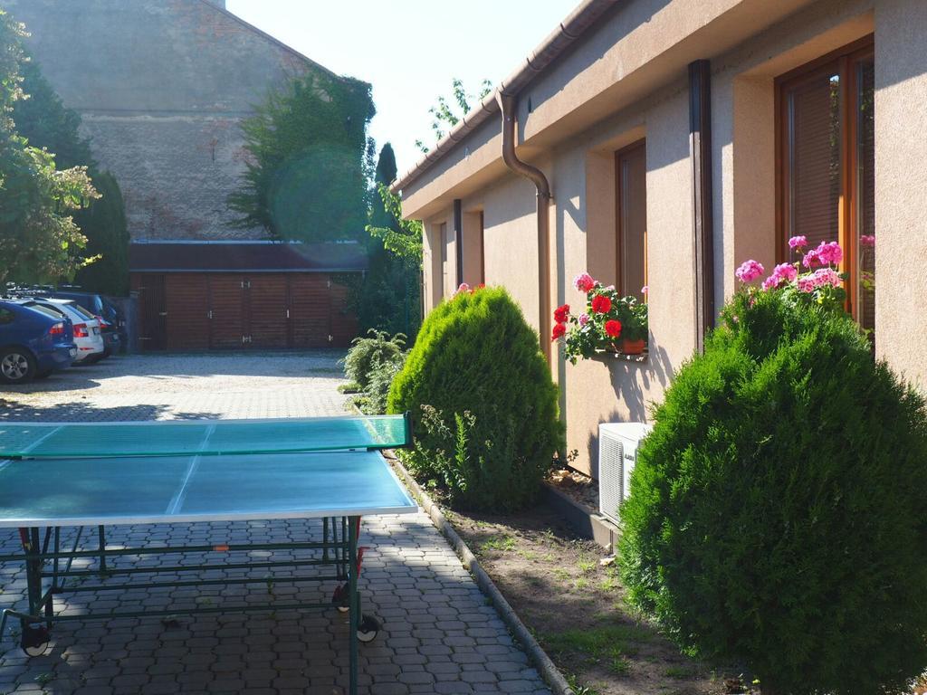 Penzion U Vlku Valtice Dış mekan fotoğraf