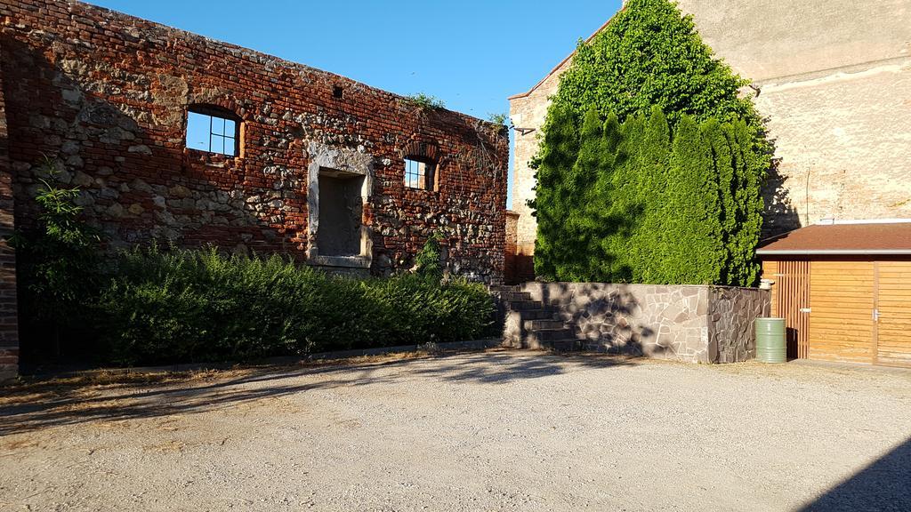 Penzion U Vlku Valtice Dış mekan fotoğraf