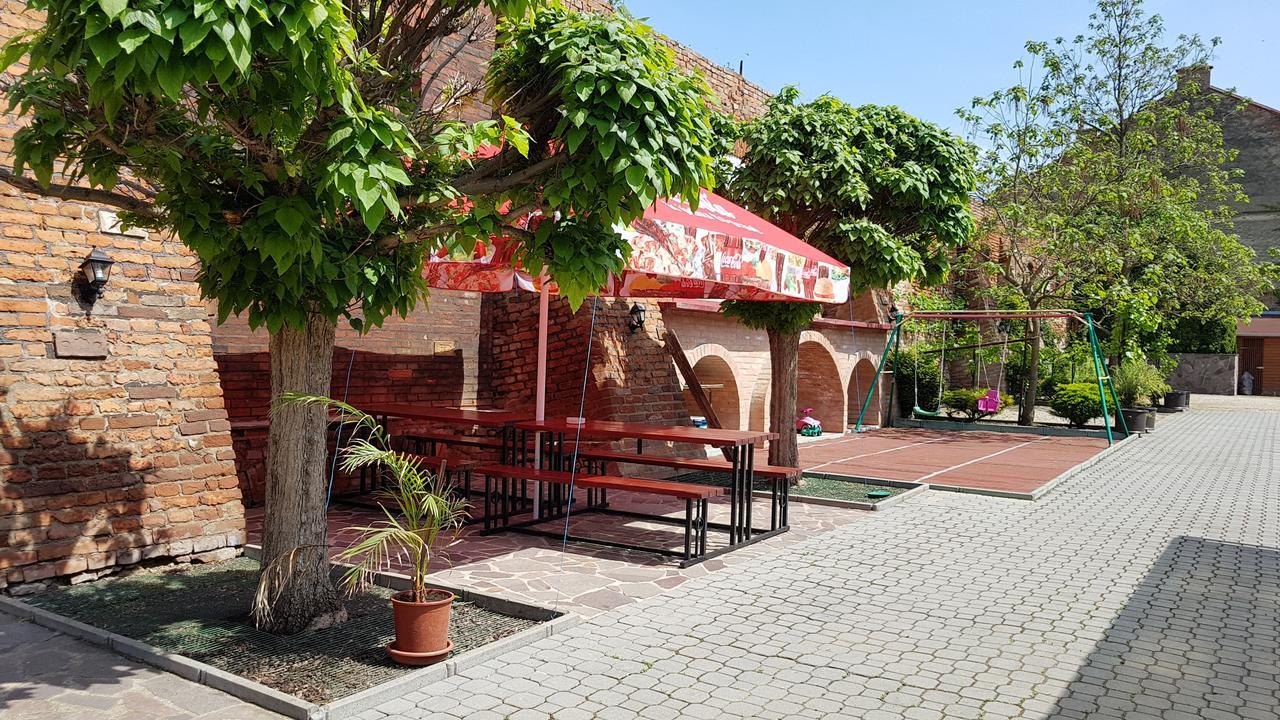 Penzion U Vlku Valtice Dış mekan fotoğraf